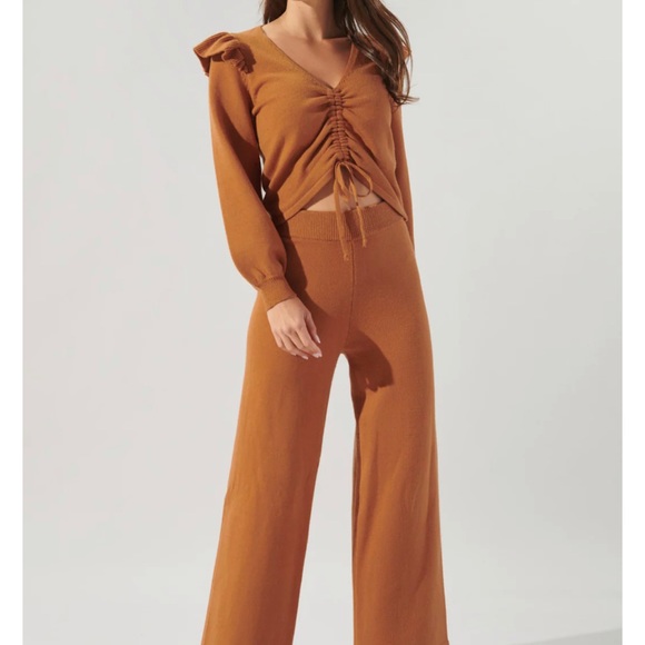 Sugar lips Dallas Cropped Straight Leg Sweater Pants SZ M - Picture 1 of 9